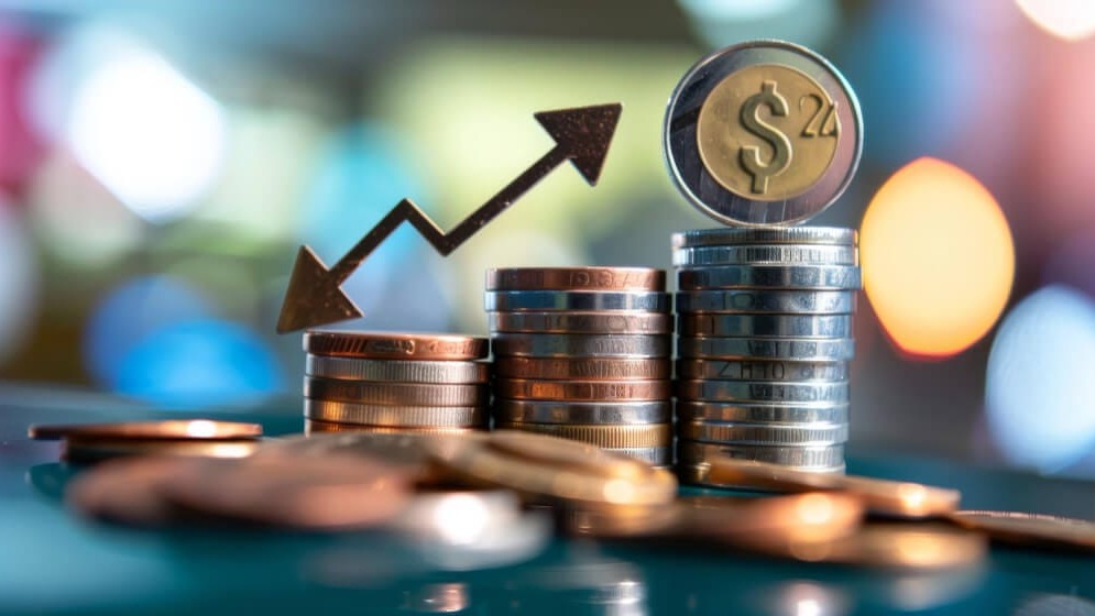 futures lower, ISM manufacturing PMI, gold record high, US economy, stock market, investor sentiment, safe haven assets, global markets
