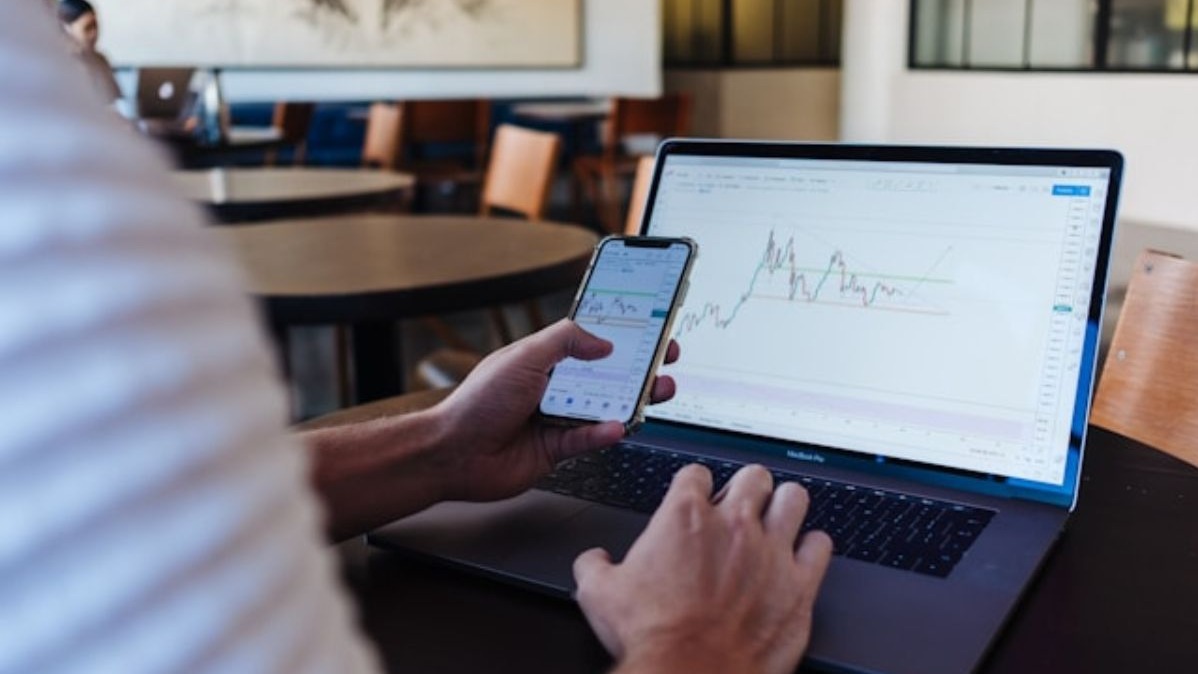 proprietary trading, prop firms 2025, artificial intelligence in trading, trader needs, financial technology, regulation, remote trading, mentorship in finance
