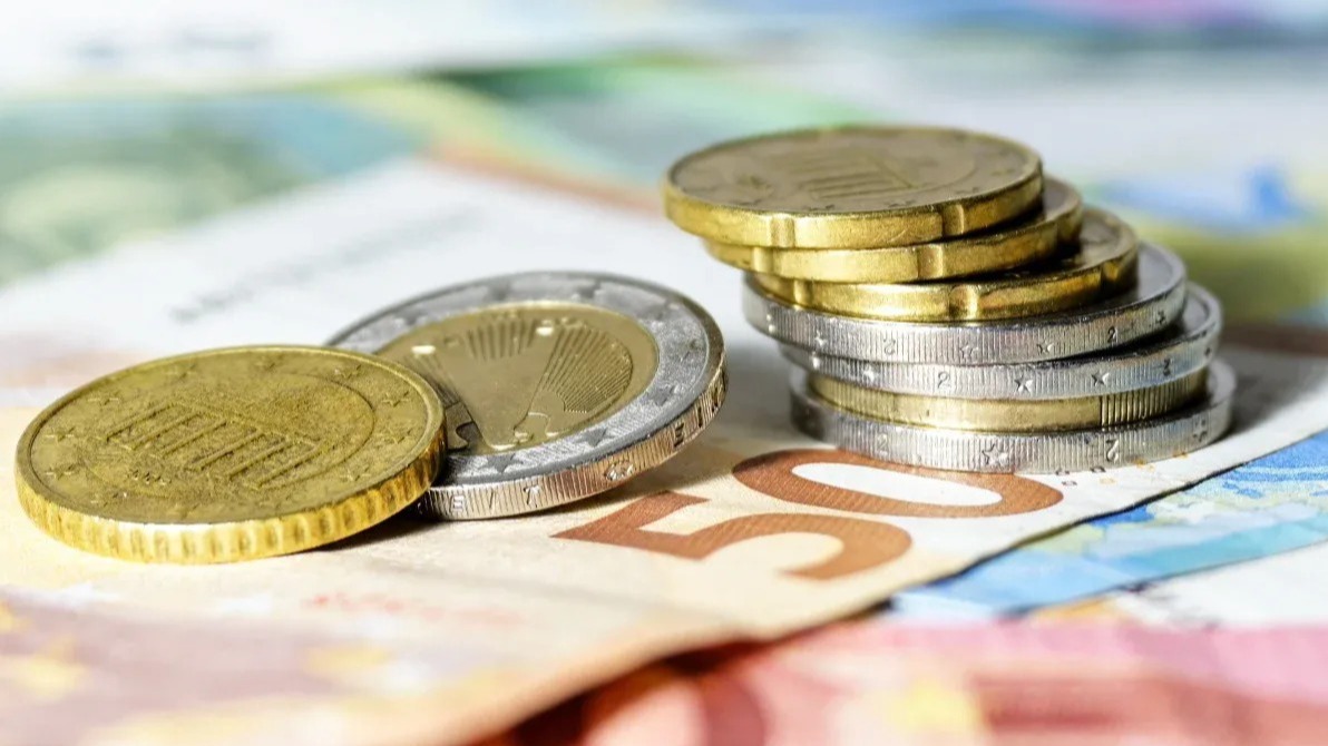 Riksbank, Swedish krona, Euro, interest rate cut, monetary policy, currency appreciation, market expectations, inflation, central bank, exchange rate