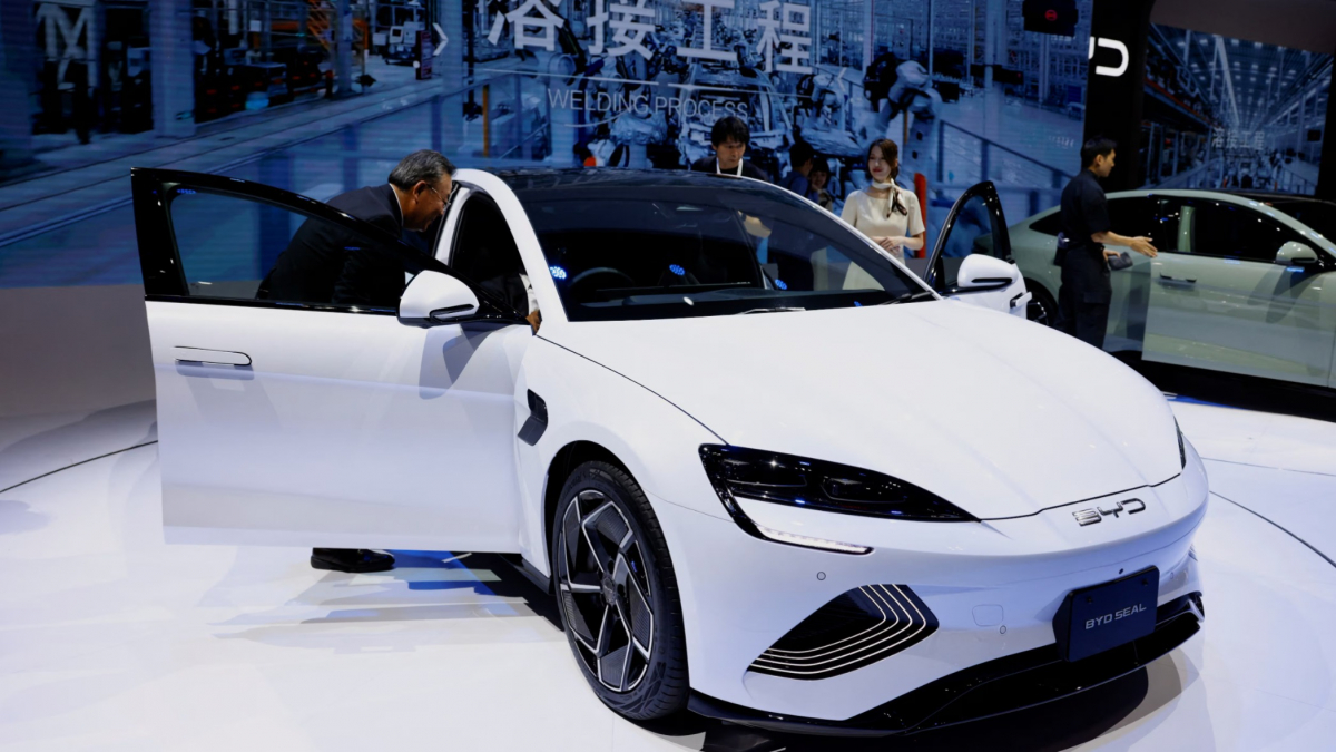 China, export permit, electric vehicles (EVs), Ministry of Commerce (MOFCOM), EV market, geopolitical tensions, supply chain, tariffs, European Union, United States