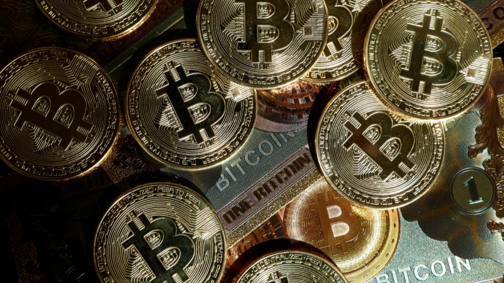 Bitcoin price analysis, Cryptocurrency record high, BTCUSD, Uptober rally, Institutional investment, Spot Bitcoin ETFs, Digital Gold, Macroeconomic hedge, Price consolidation, Technical resistance