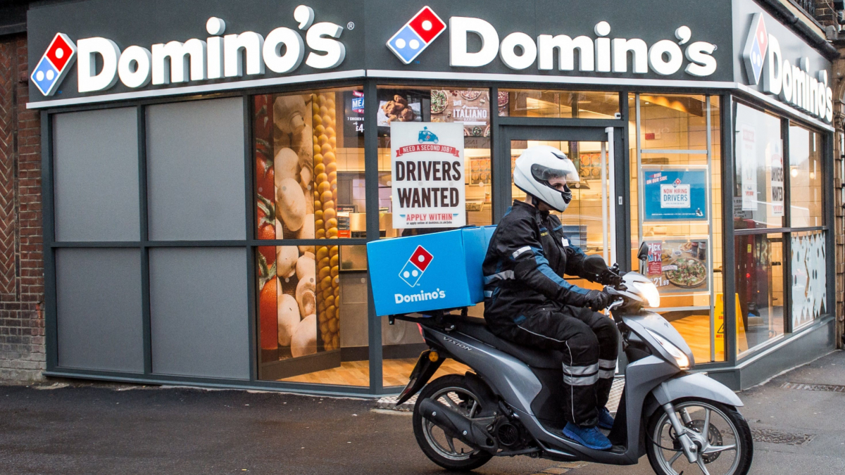 Domino&rsquo;s, Domino&rsquo;s UK,UK market,impact of senior management change on Domino&rsquo;s share price, investor confidence in Domino&rsquo;s UK stock, Domino&rsquo;s leadership transition and market reaction, how CEO changes affect Domino&rsquo;s financial outlook, effect of executive turnover on shareholder value in the UK,Domino's Pizza Group, Andrew Rennie