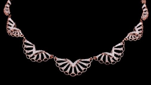 Diamond Bridal Trousseau, Gold Wedding Necklace, Bridal Jewellery Designs Canada, Floral Wedding Necklace, Elegant Diamond Trousseau, Bridal Jewellery Online Canada, Luxury Wedding Necklace, Designer Bridal Jewellery, Traditional Diamond Necklace, Modern Bridal Trousseau