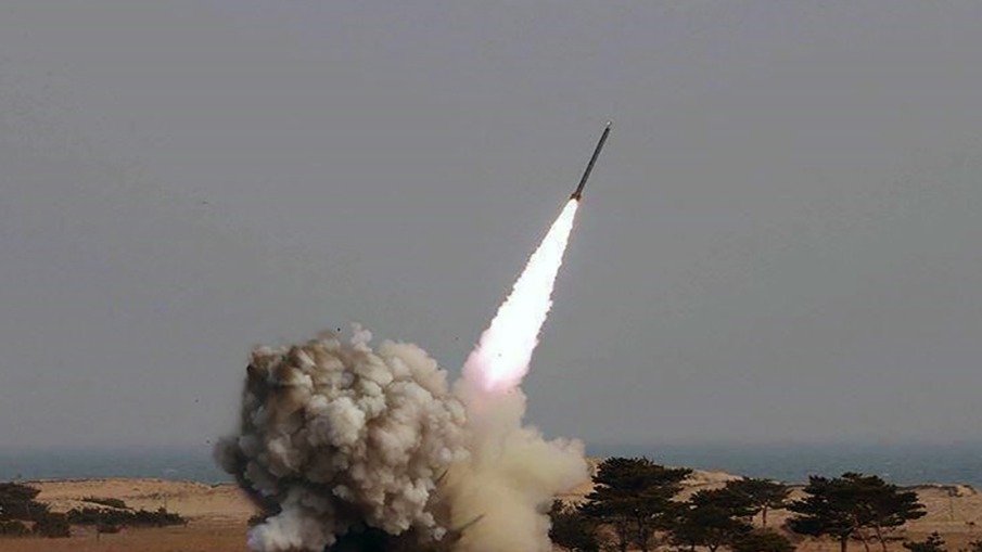 Houthis, Israel, Iran, ballistic missiles, Middle East tensions, proxy war, Ansar Allah, Iranian axis, air defense, U.S. response