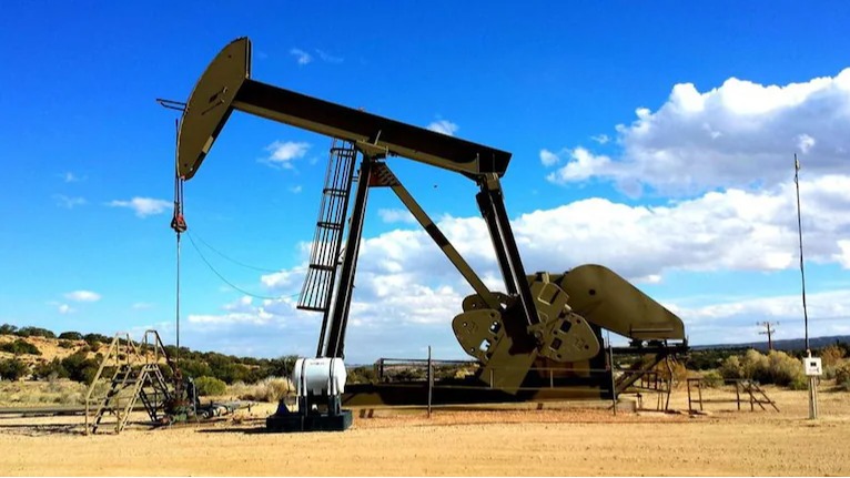 Brent futures, crude oil prices, U.S. Iran decision delay, oil market uncertainty, Middle East tensions, oil price volatility, Brent crude decline, WTI crude prices, U.S. sanctions Iran, geopolitical risk oil markets